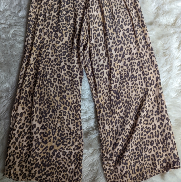 EUC Faithfull the Brand Elsa Jumpsuit in Mila Leopard Print - Picture 9 of 16